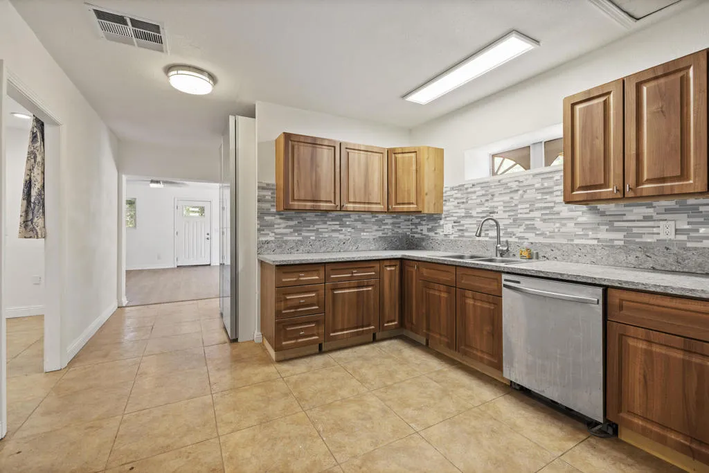 7858 Sherry Lane, Jurupa Valley, California 92509 home-pic-44